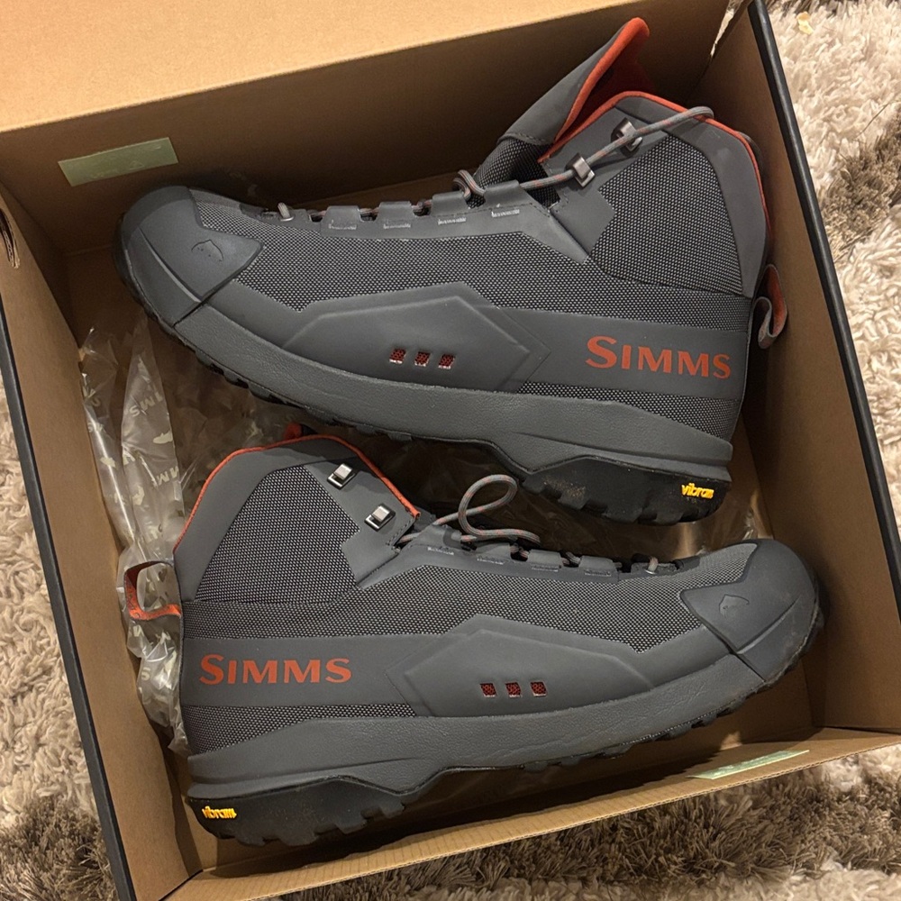 Simms Charcoal and Crimson Men's Boots